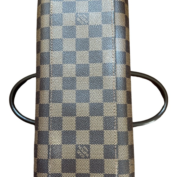 🔥🔥LV TRIANA Damier Amazing Condition!!! - Picture 7 of 15